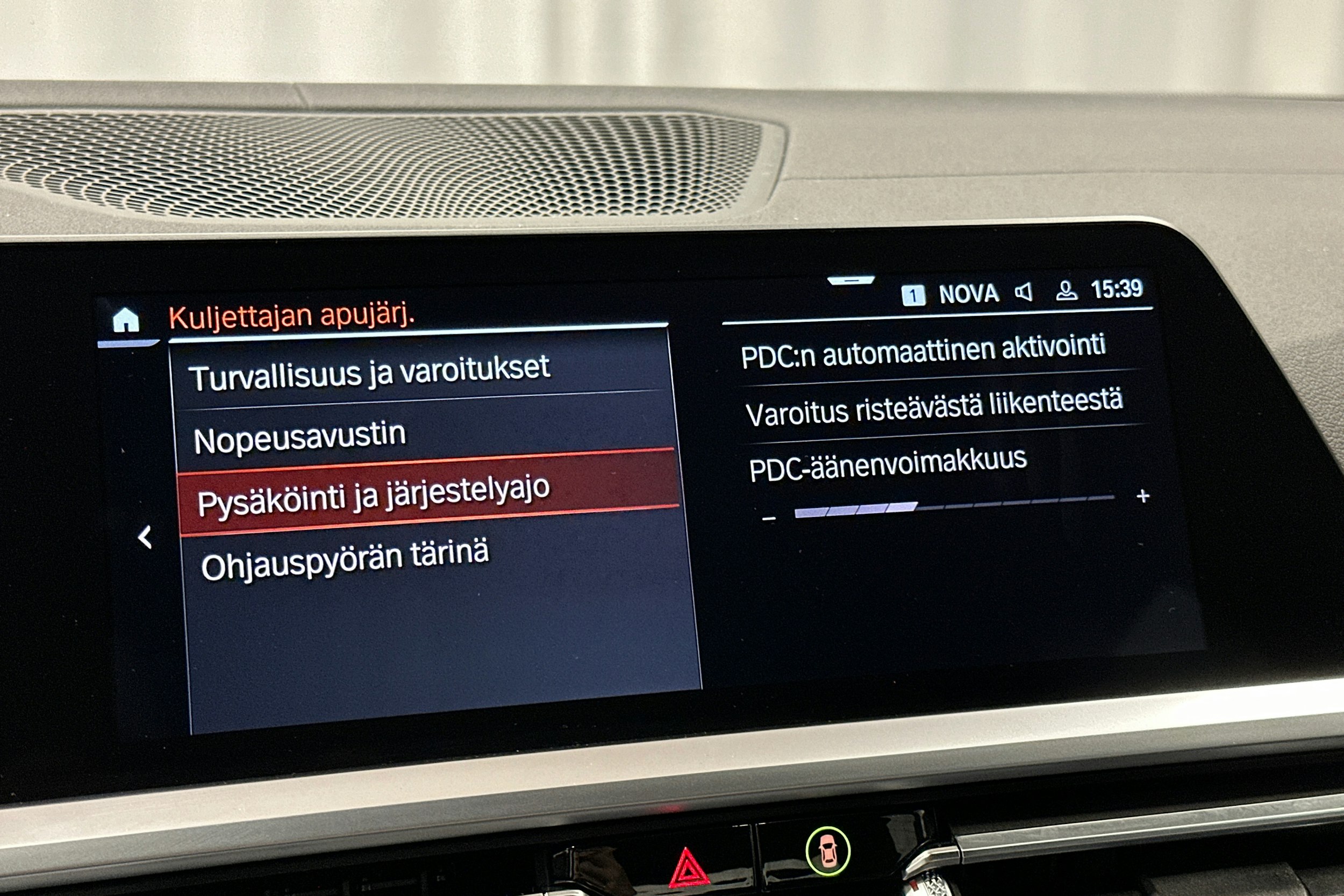 oranssi BMW 320 2019 kuva 28.