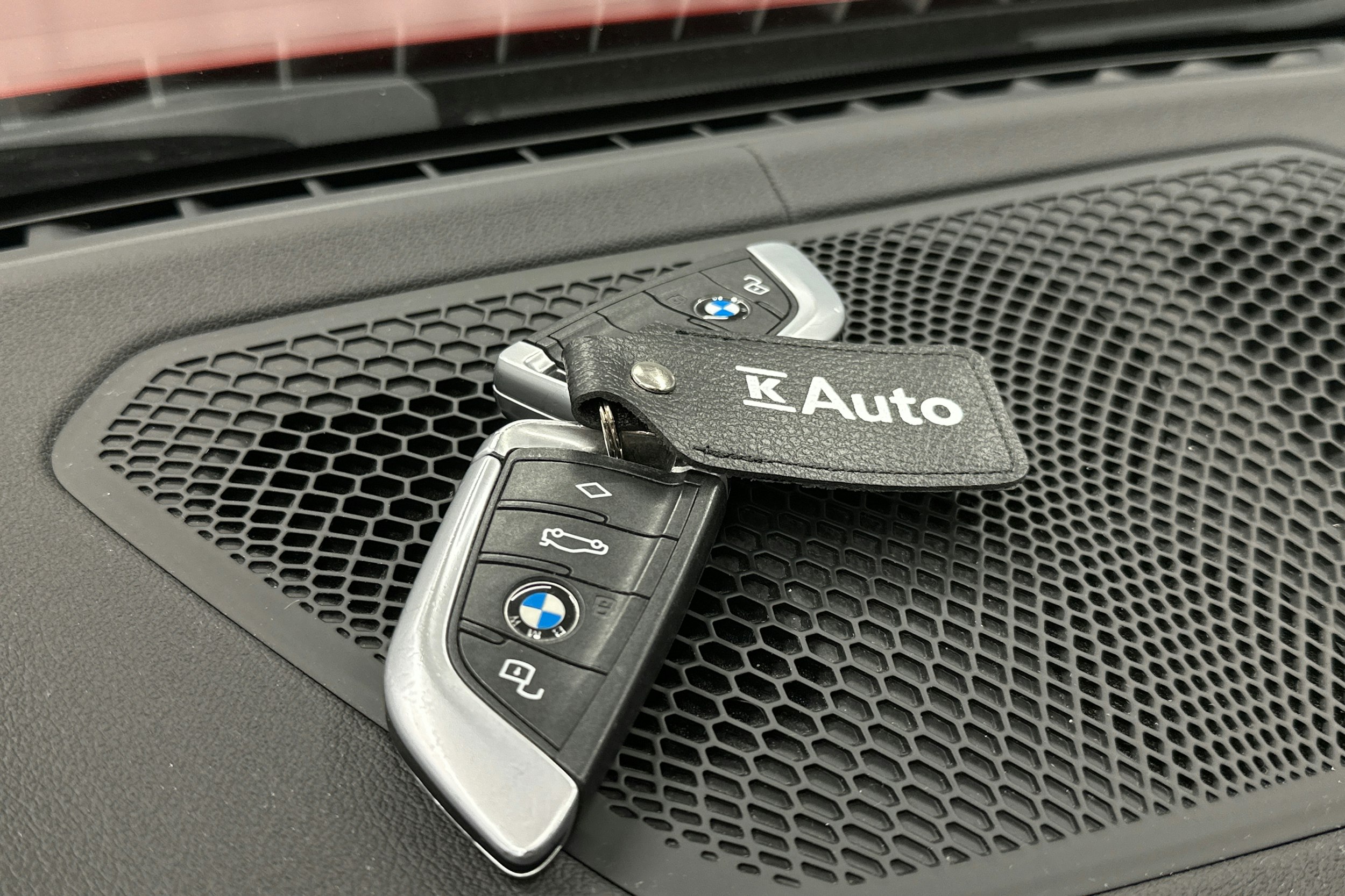 oranssi BMW 320 2019 kuva 33.