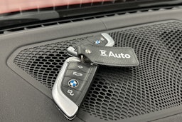 oranssi BMW 320 2019 kuva 33.
