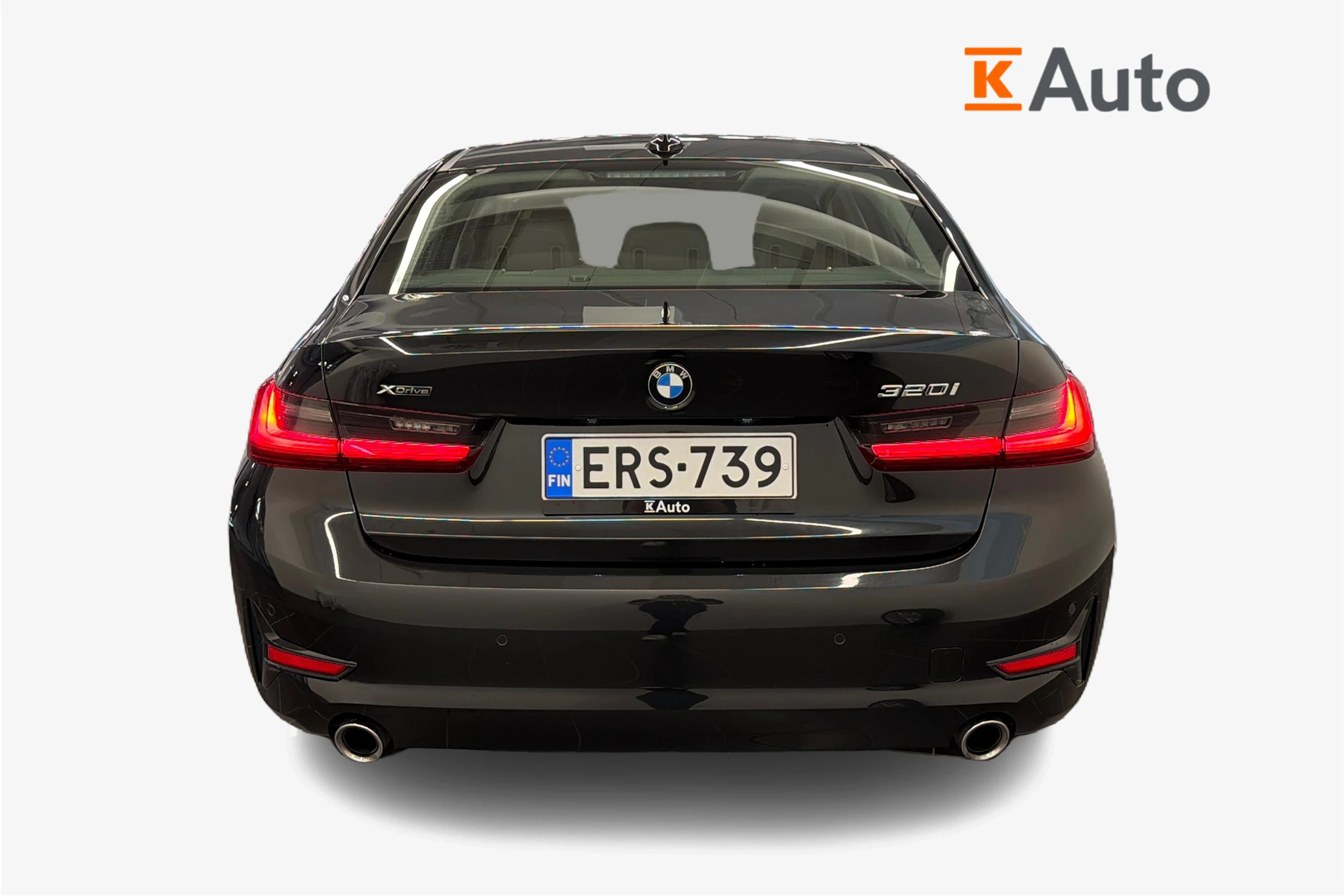 musta BMW 320 2020 kuva 3.