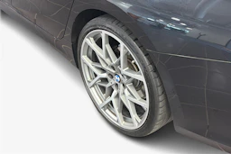 musta BMW 320 2020 kuva 9.