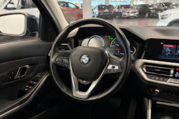 musta BMW 320 2020 kuva 14.