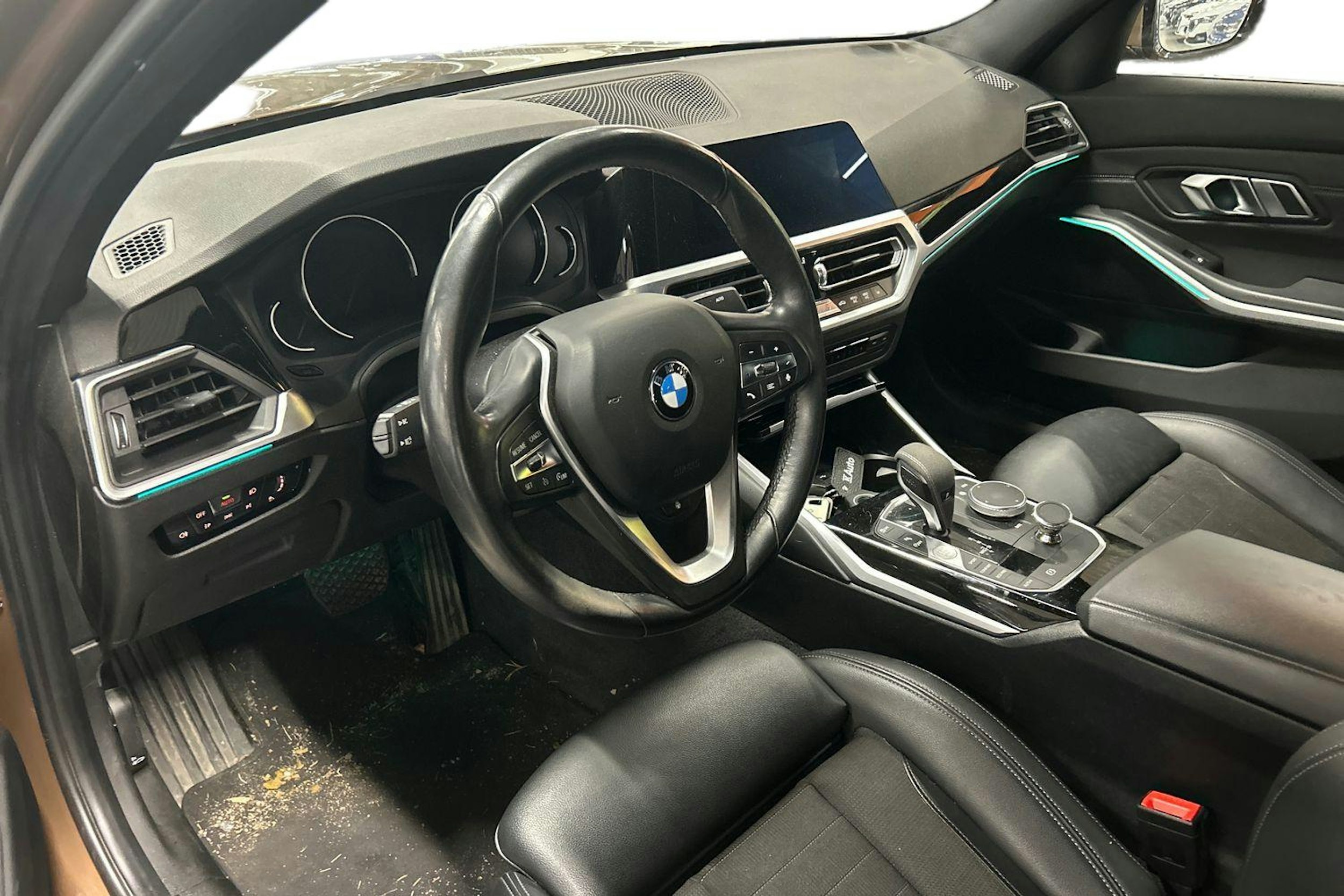 ruskea (beige) BMW 320 2020 kuva 3.