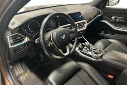 ruskea (beige) BMW 320 2020 kuva 3.