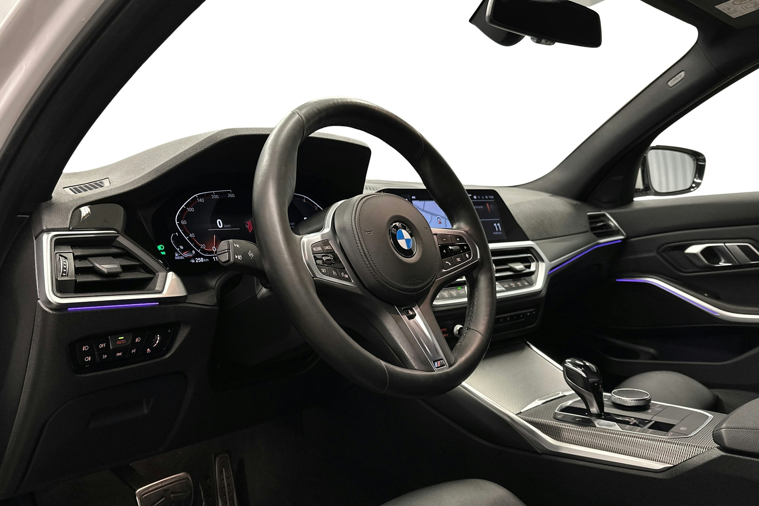 valkoinen BMW 320 2020 kuva 7.