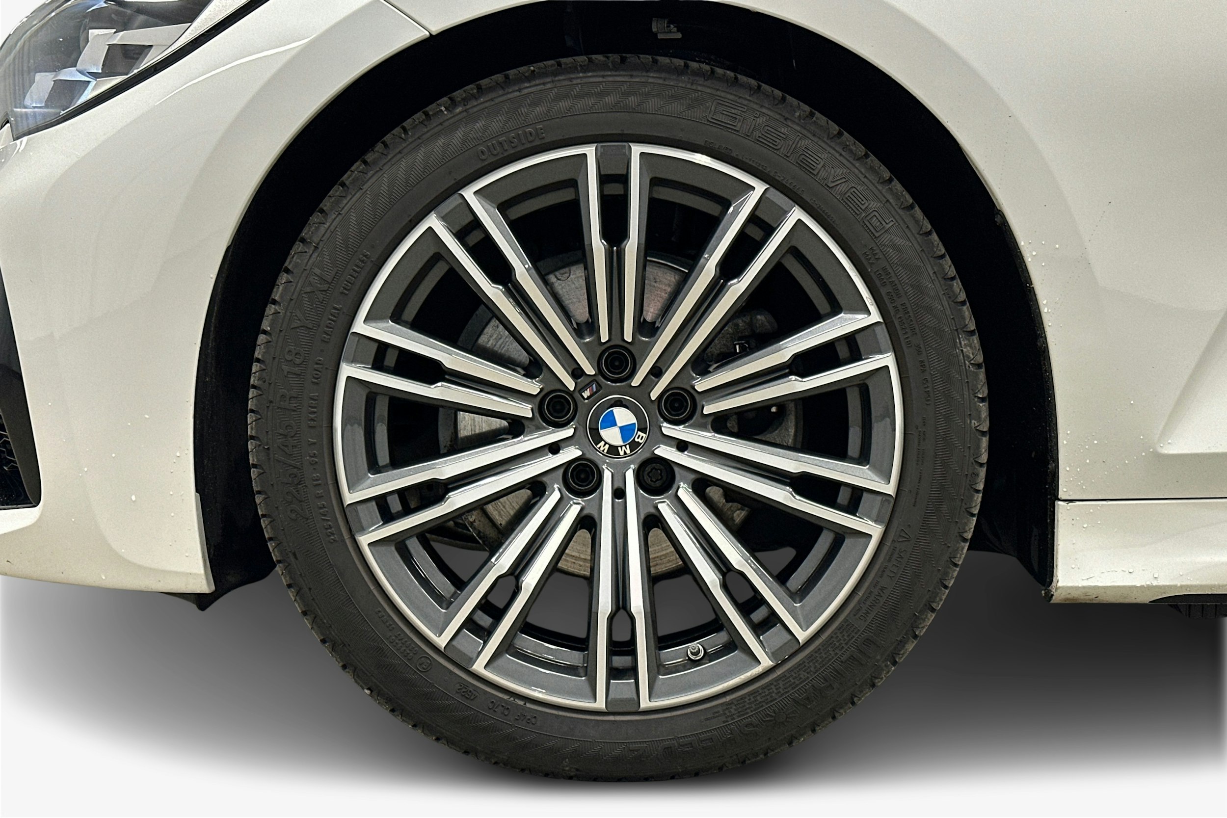 valkoinen BMW 320 2020 kuva 11.