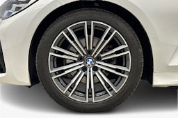 valkoinen BMW 320 2020 kuva 11.