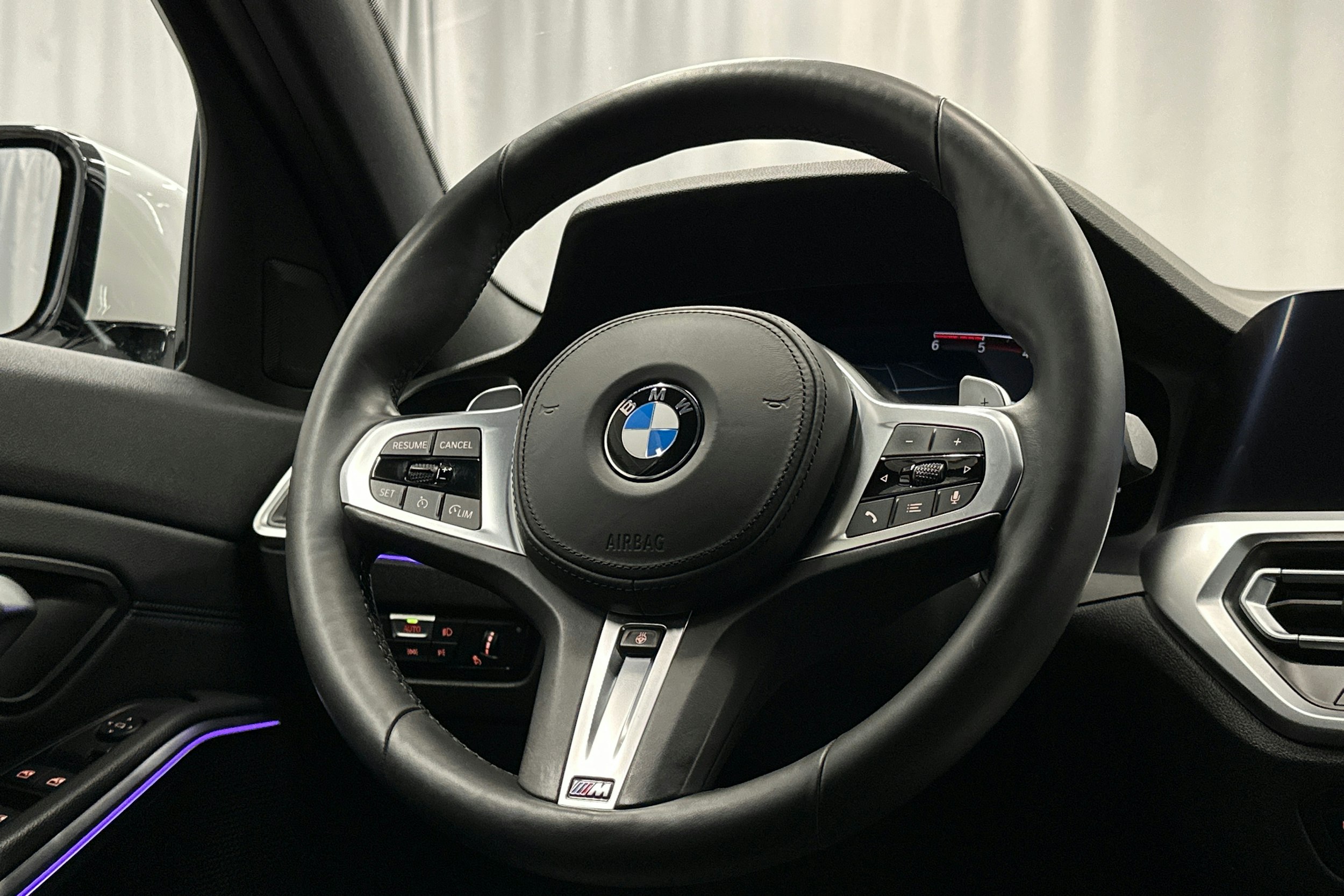 valkoinen BMW 320 2020 kuva 18.
