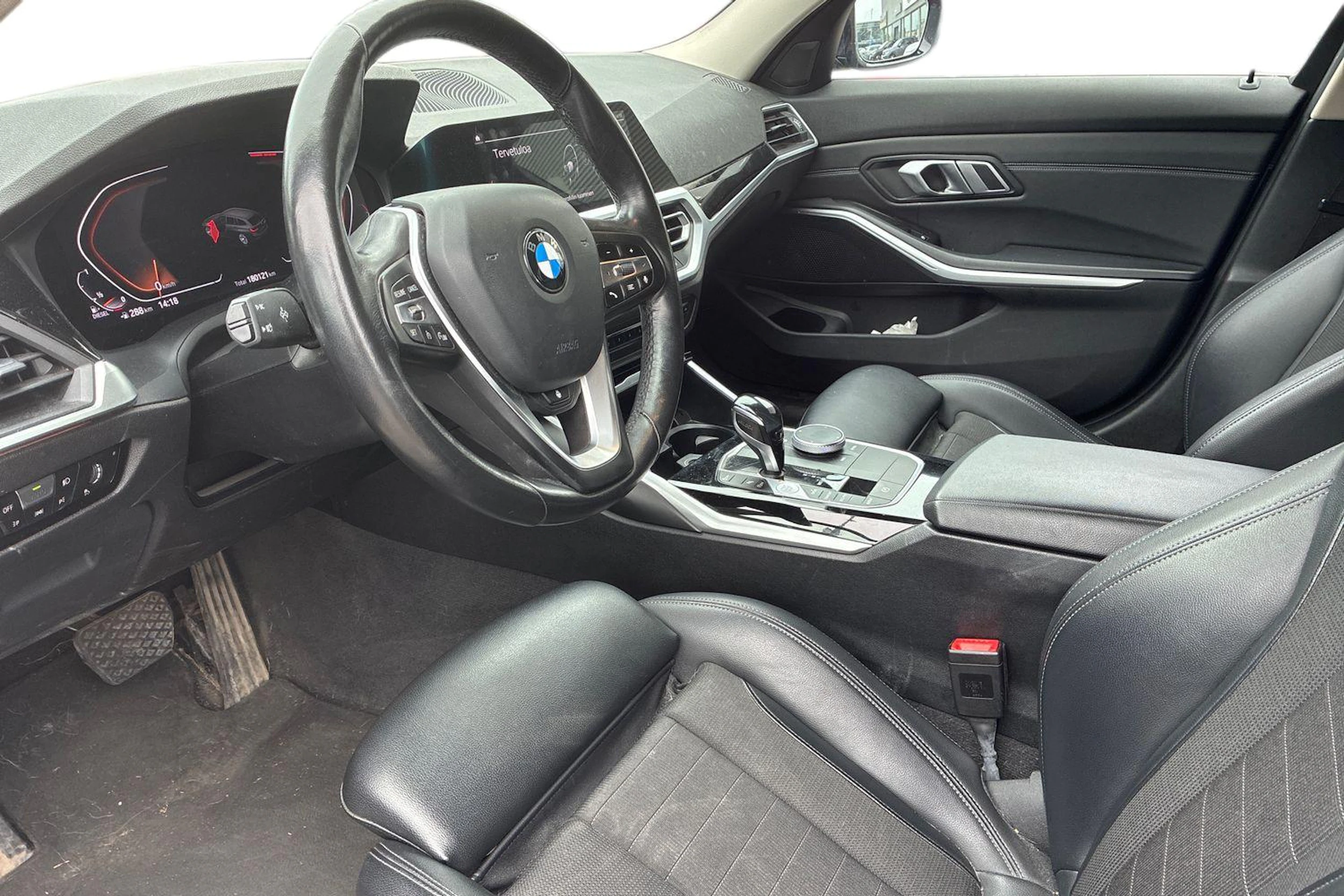 sininen BMW 320 2020 kuva 3.