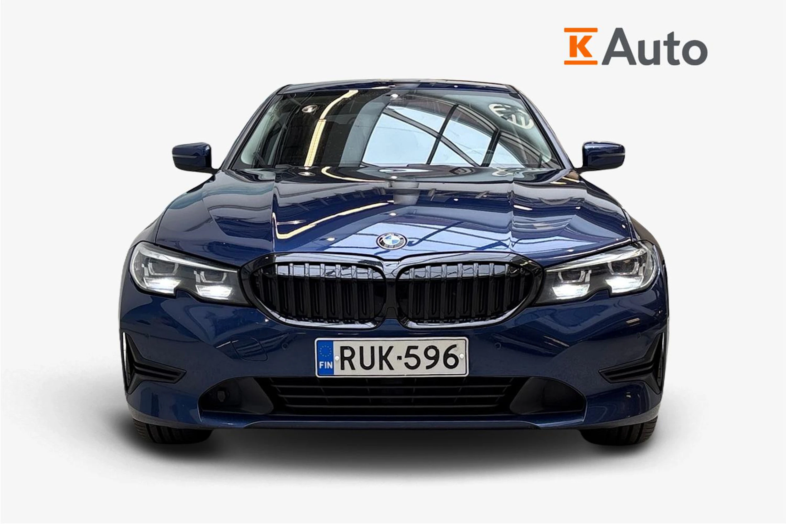 sininen BMW 320 2020 kuva 4.
