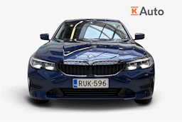 sininen BMW 320 2020 kuva 4.