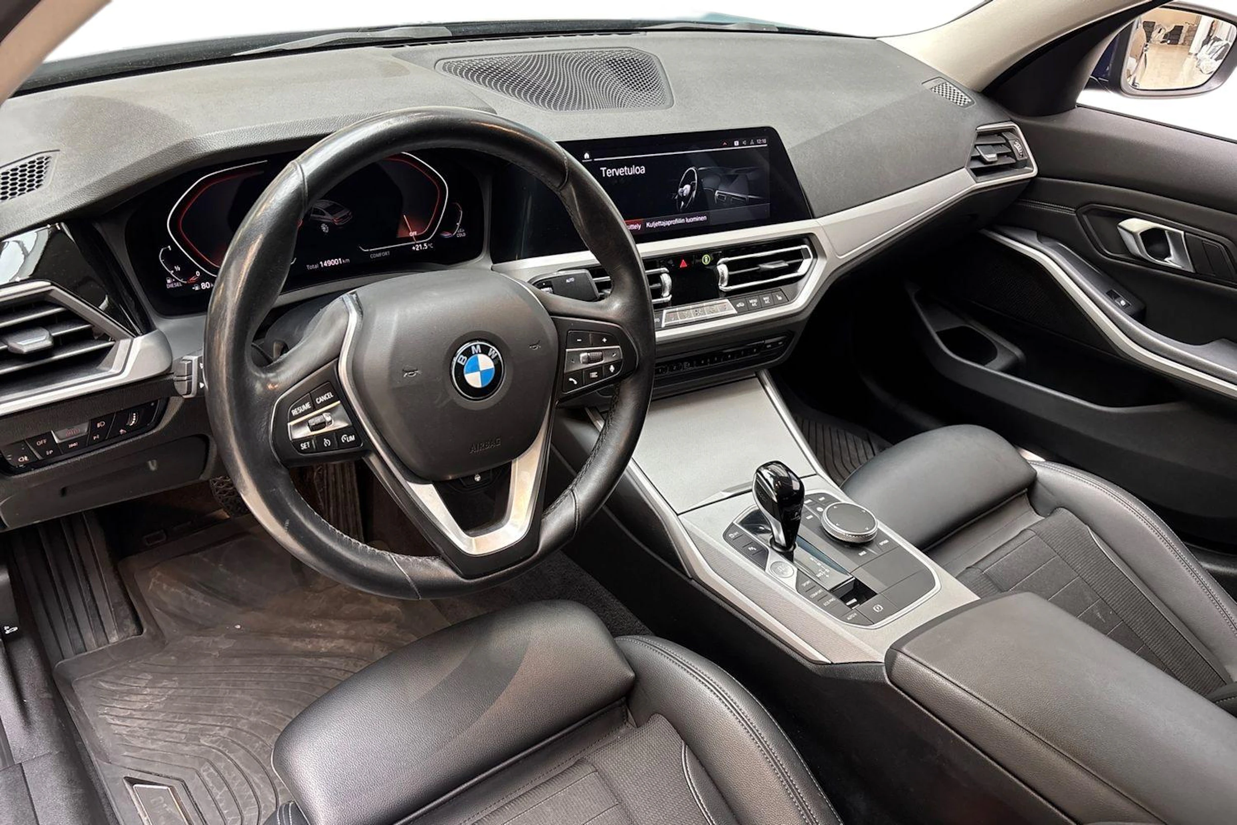 sininen BMW 320 2020 kuva 6.