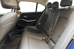 sininen BMW 320 2020 kuva 8.