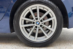sininen BMW 320 2020 kuva 10.