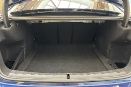 sininen BMW 320 2020 kuva 11.