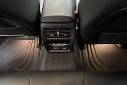 sininen BMW 320 2020 kuva 13.