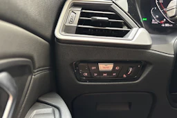 sininen BMW 320 2020 kuva 17.
