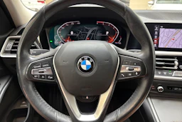 sininen BMW 320 2020 kuva 18.