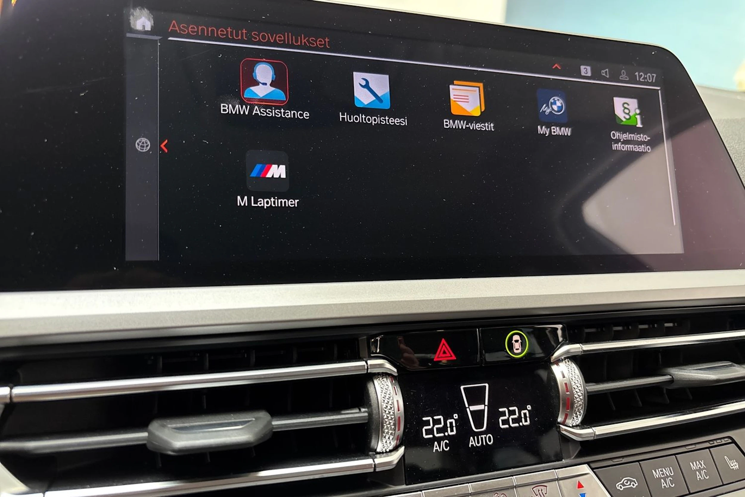 sininen BMW 320 2020 kuva 23.