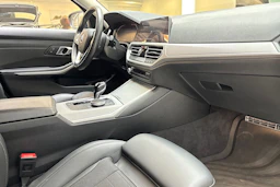 sininen BMW 320 2020 kuva 27.