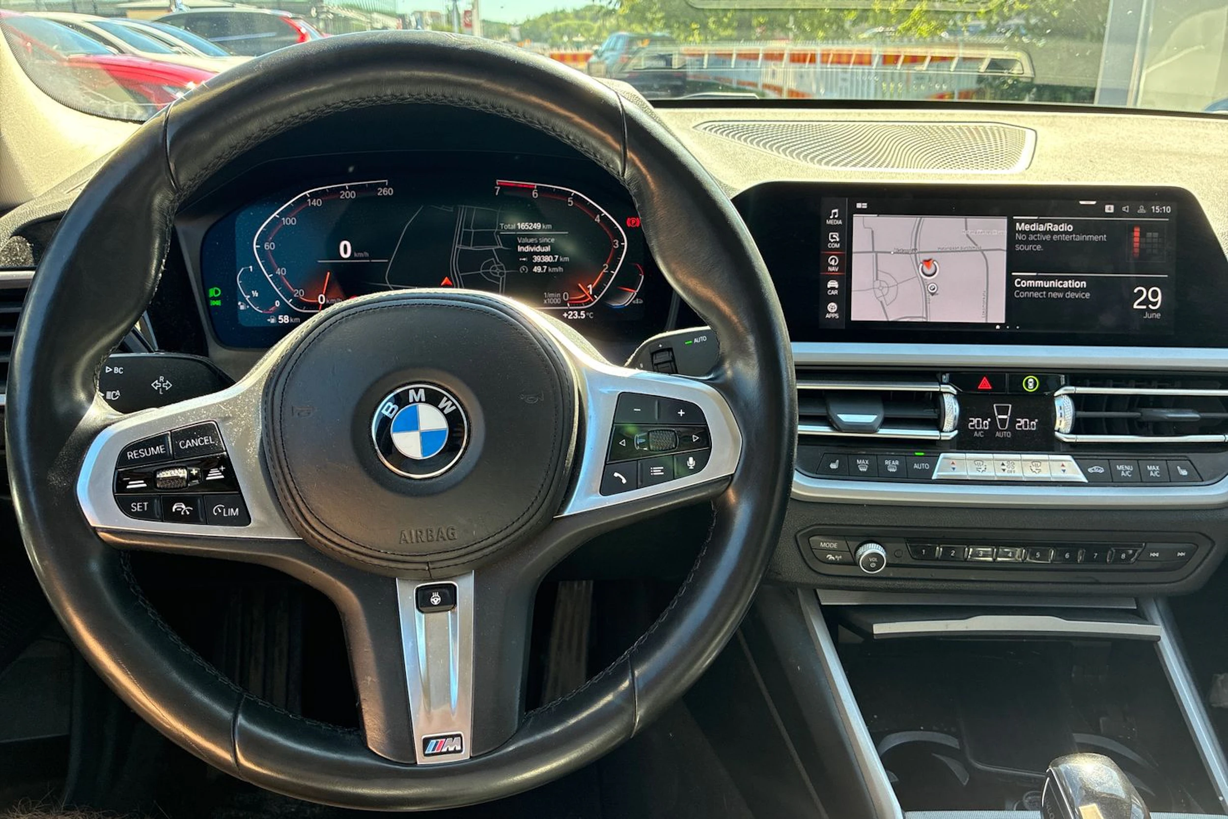 musta BMW 320 2020 kuva 4.