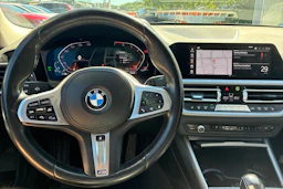 musta BMW 320 2020 kuva 4.