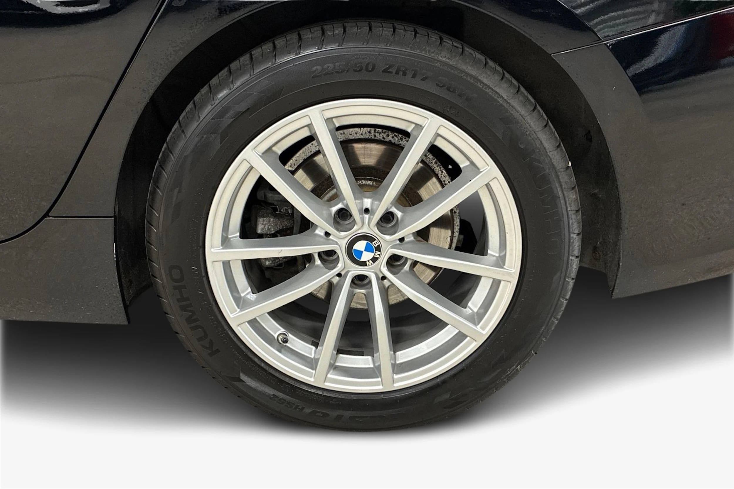 musta BMW 320 2020 kuva 9.