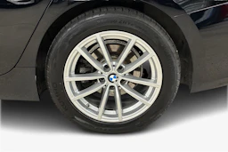 musta BMW 320 2020 kuva 9.