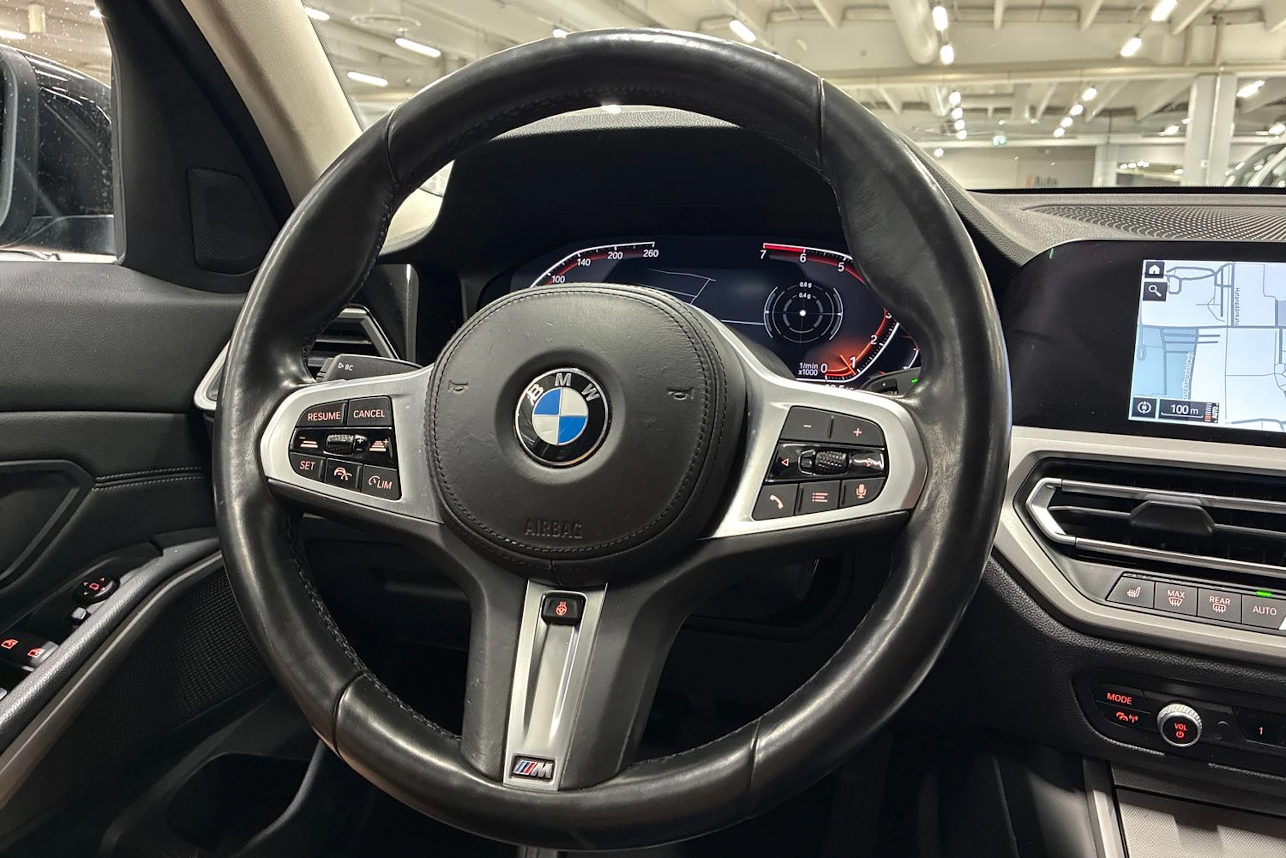 musta BMW 320 2020 kuva 12.