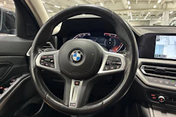 musta BMW 320 2020 kuva 12.
