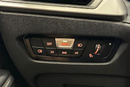 musta BMW 320 2020 kuva 17.