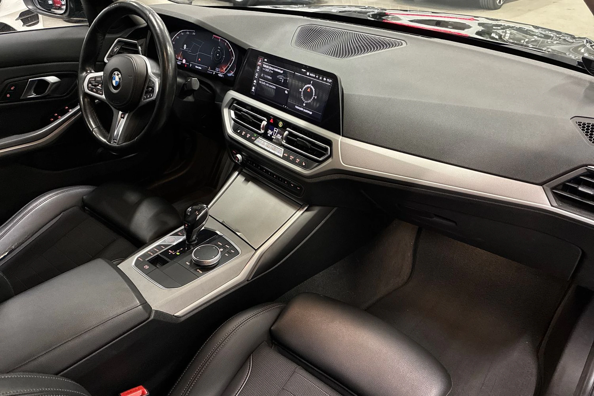 musta BMW 320 2020 kuva 28.