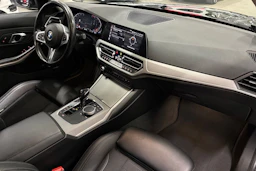 musta BMW 320 2020 kuva 28.