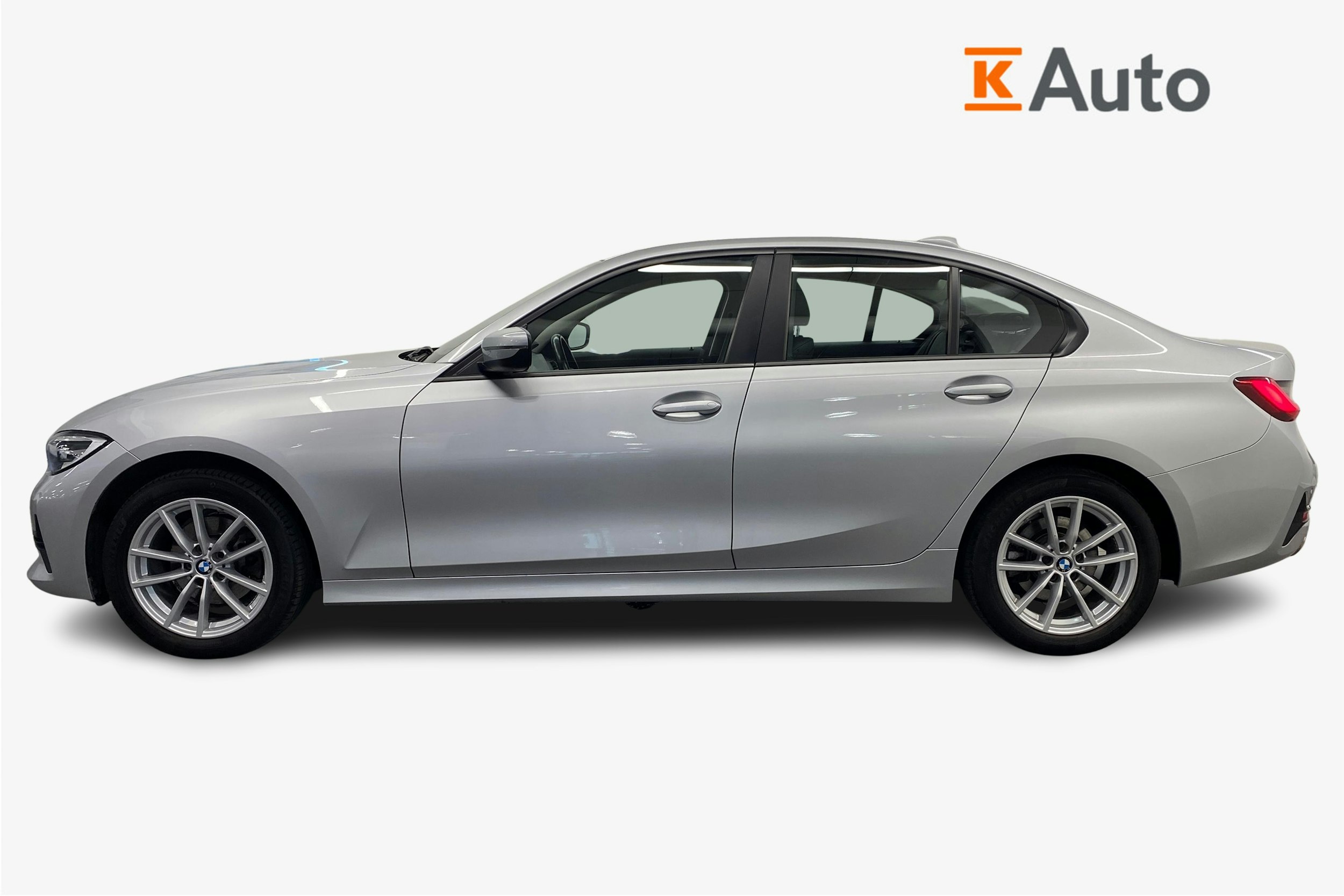 hopea BMW 320 2020 kuva 6.