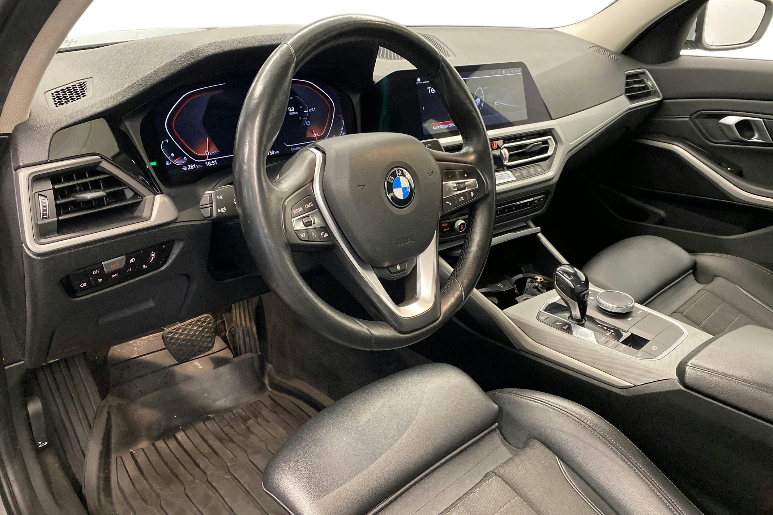 hopea BMW 320 2020 kuva 7.