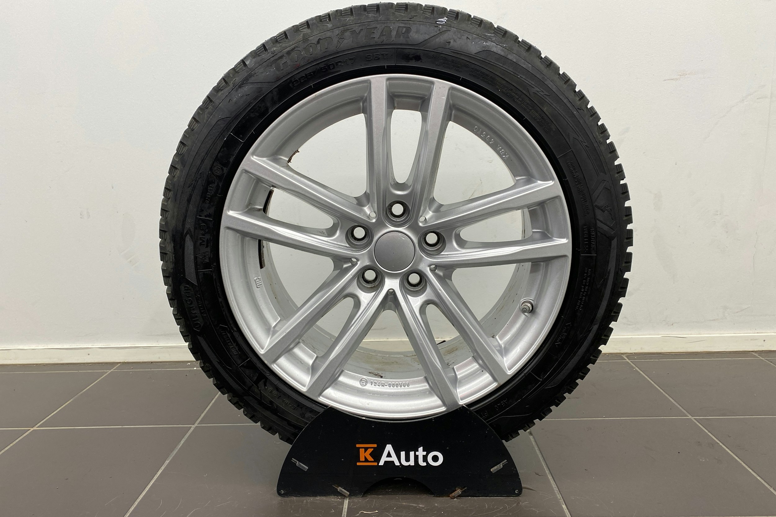 hopea BMW 320 2020 kuva 14.