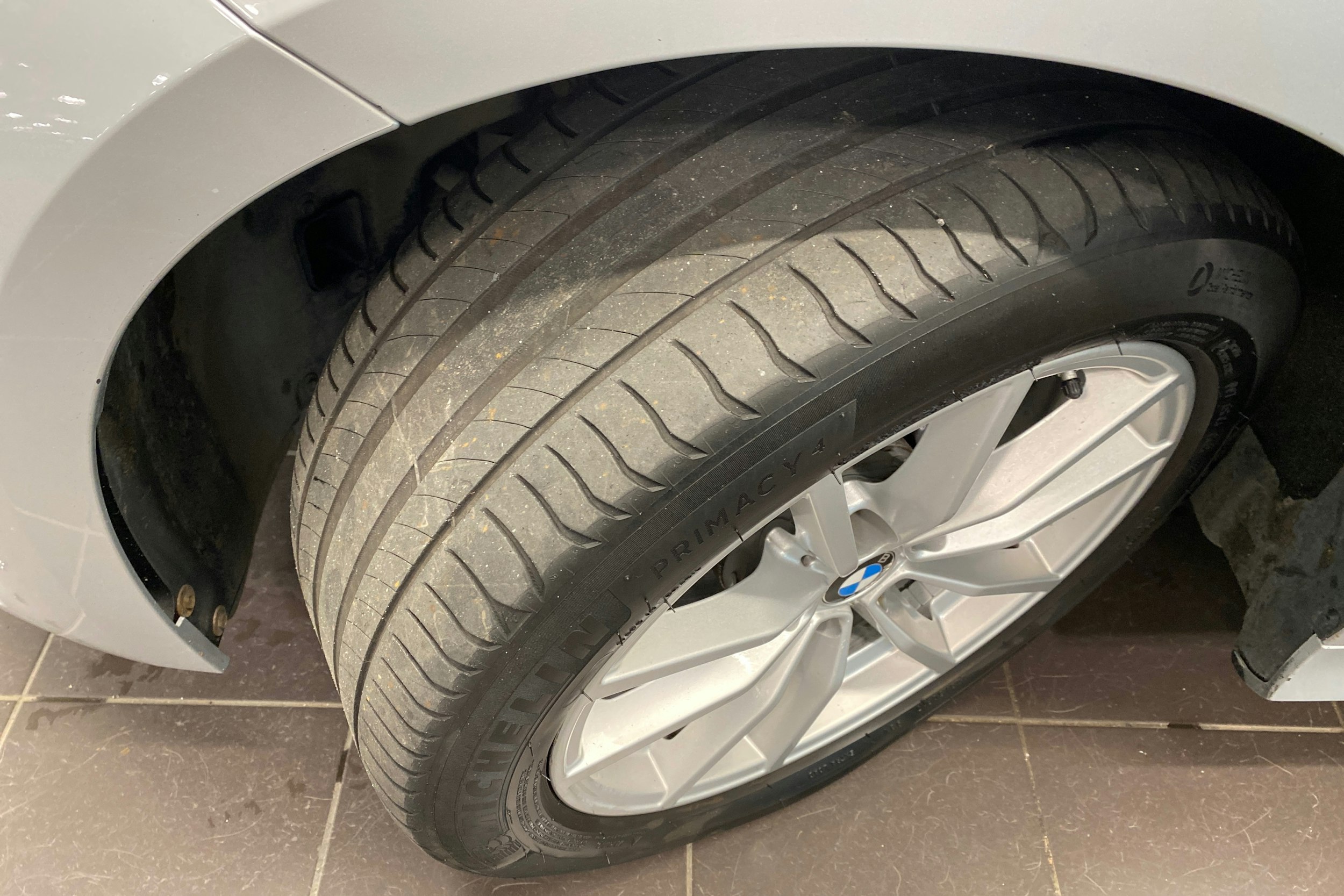 hopea BMW 320 2020 kuva 16.