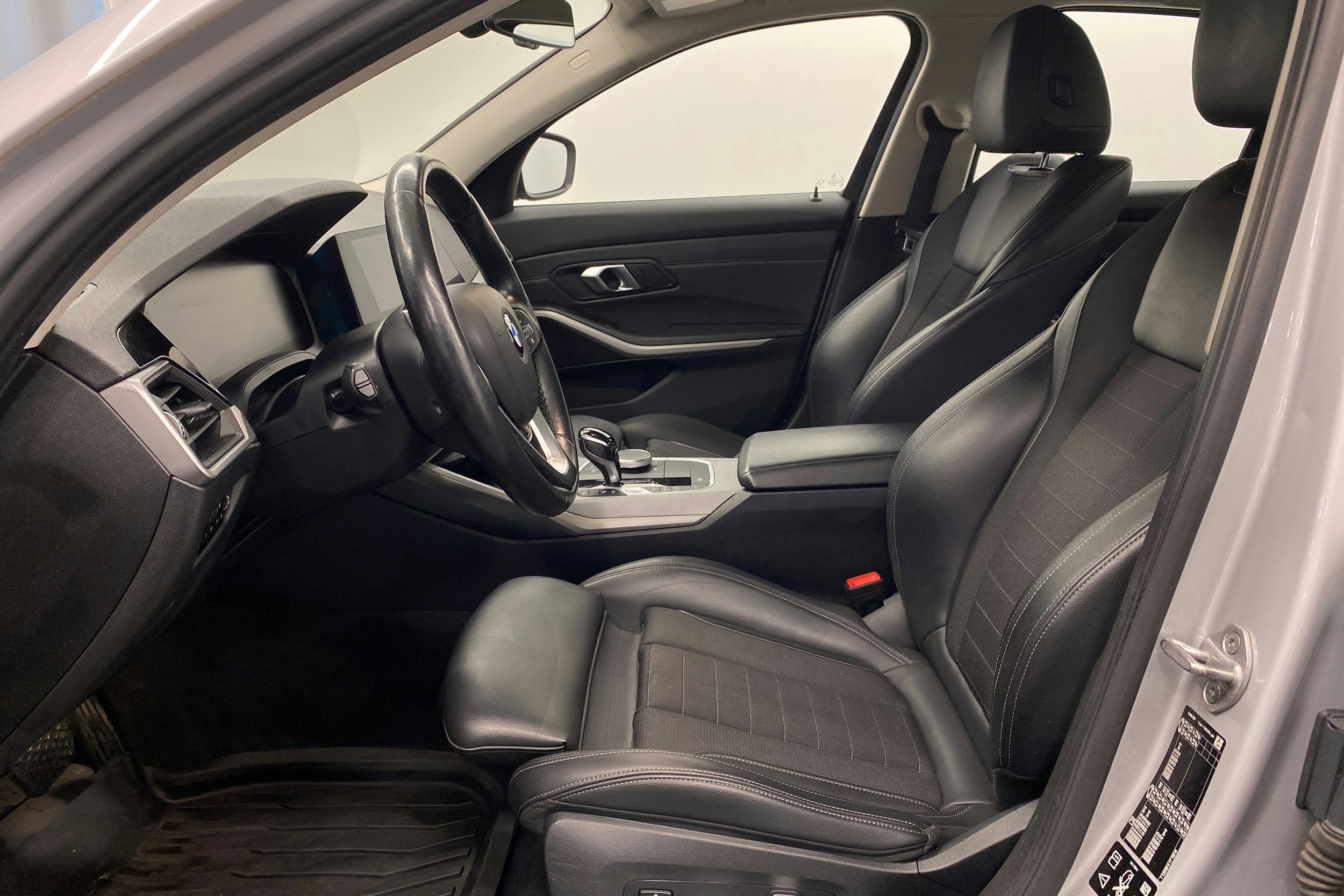 hopea BMW 320 2020 kuva 30.