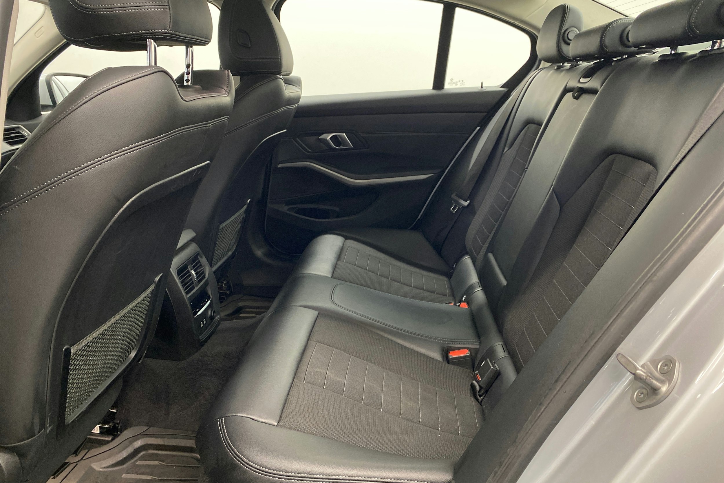 hopea BMW 320 2020 kuva 32.
