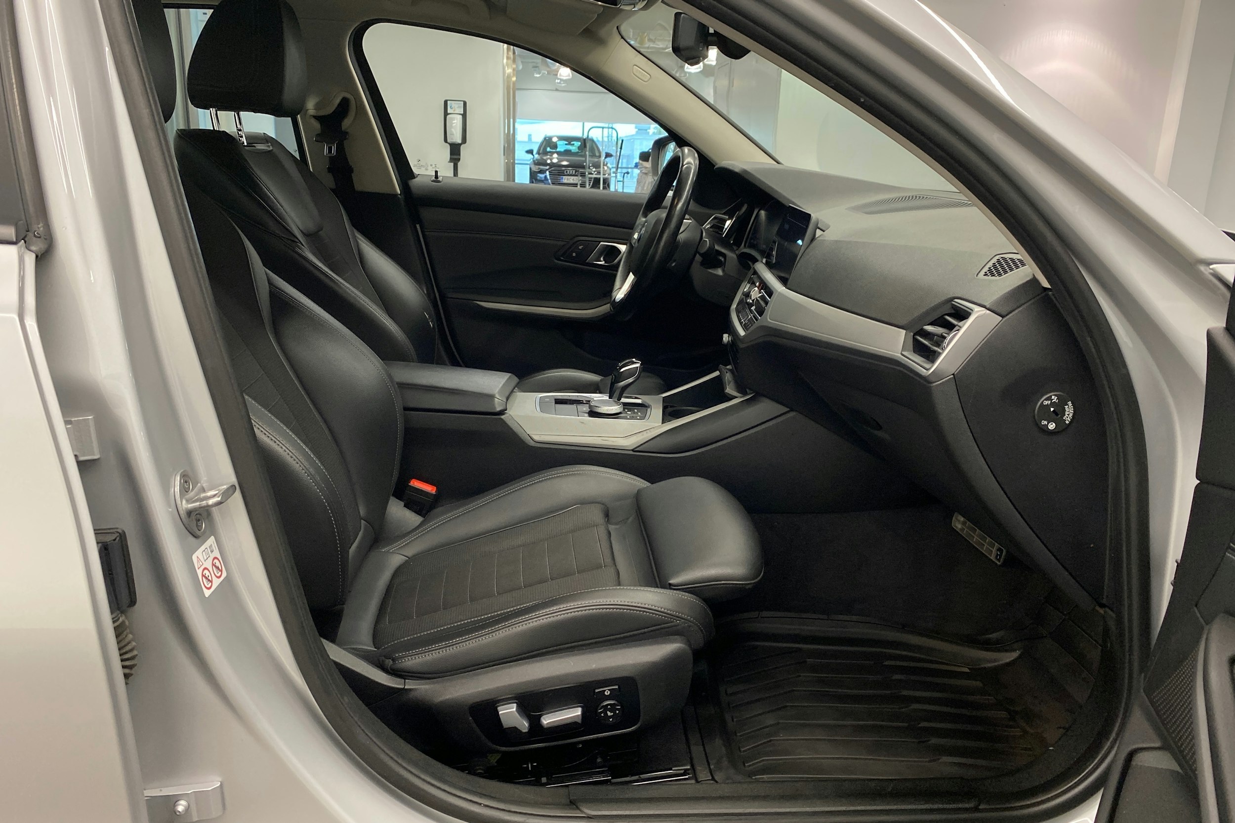 hopea BMW 320 2020 kuva 35.