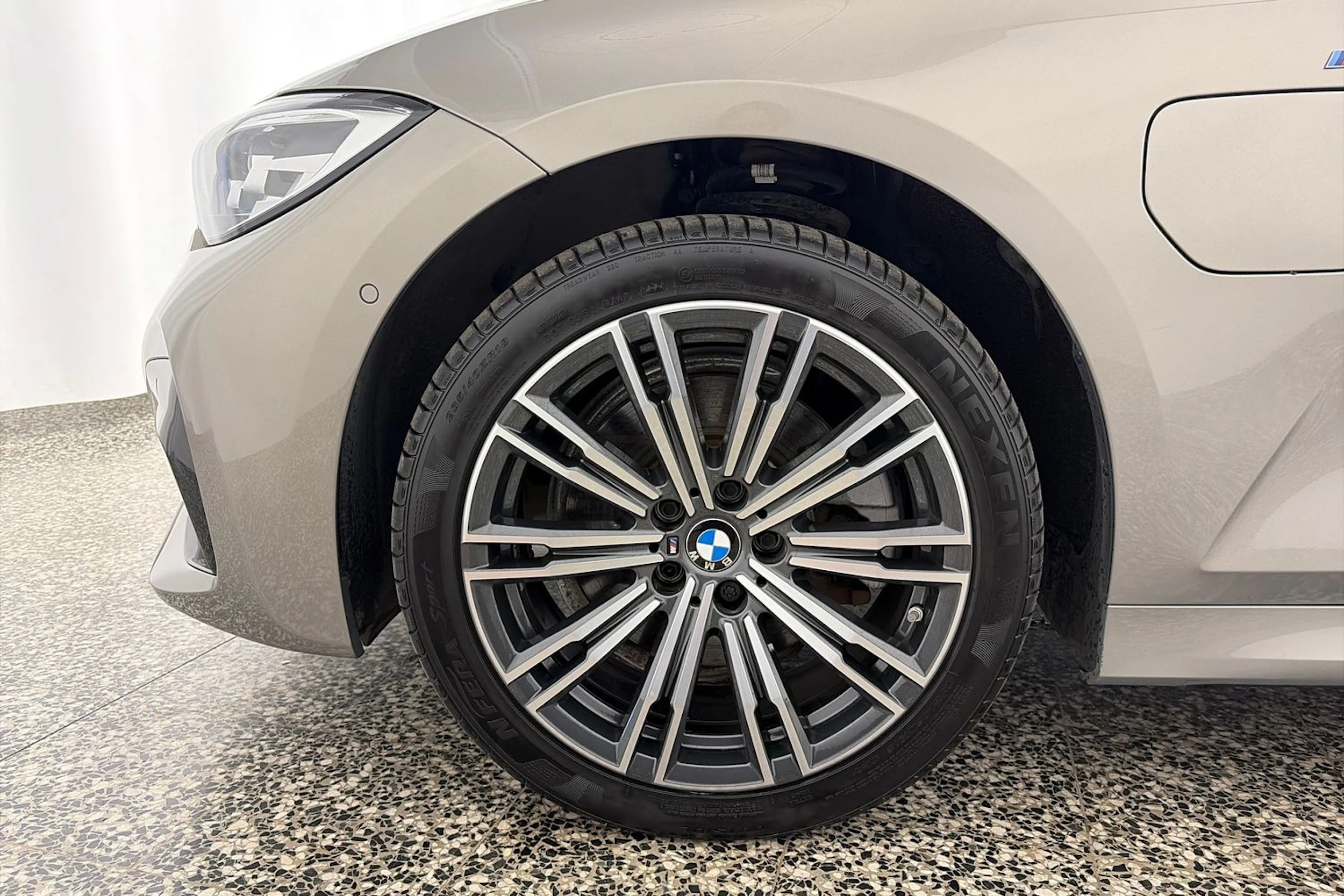 harmaa BMW 320 2021 kuva 10.