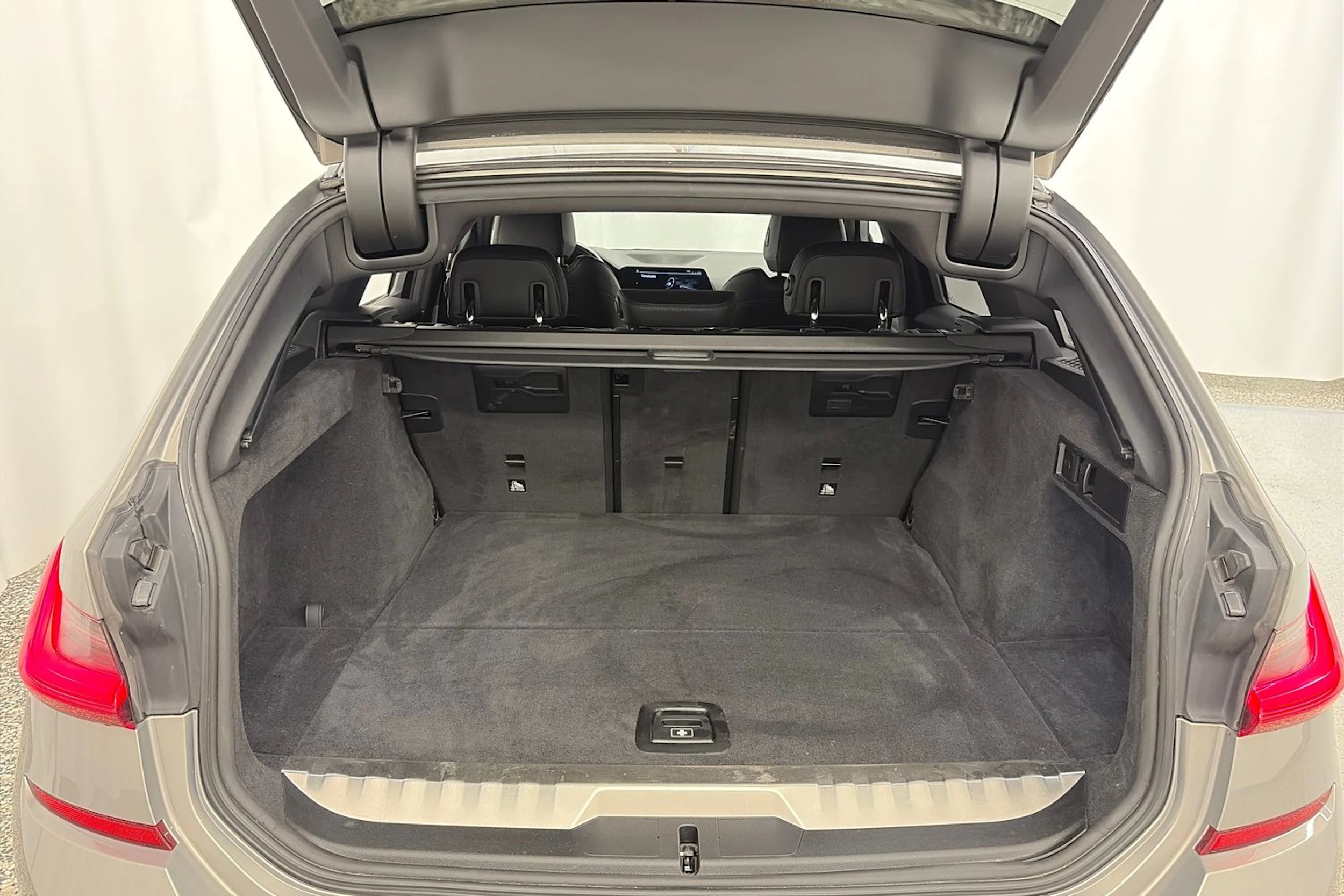 harmaa BMW 320 2021 kuva 12.
