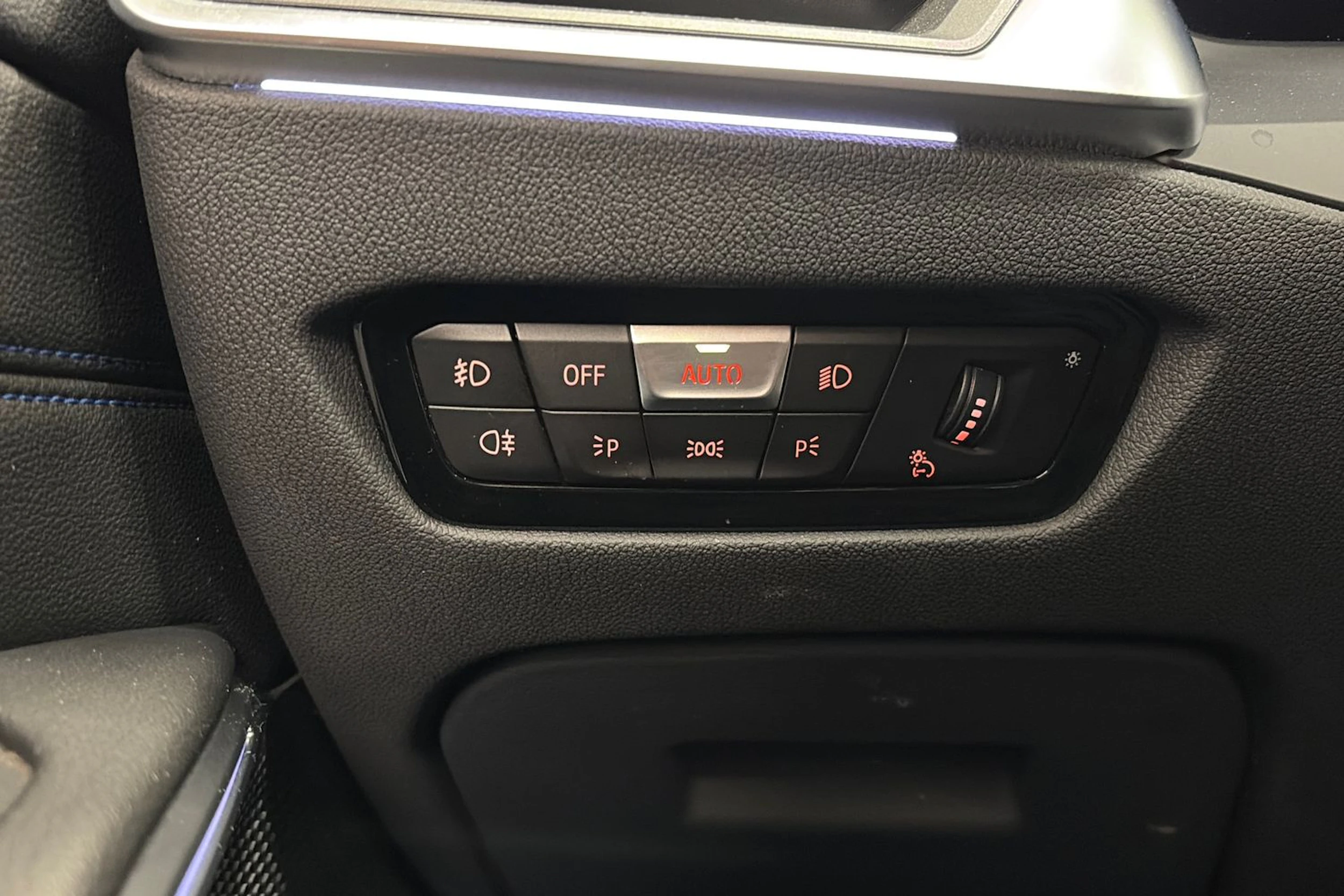 harmaa BMW 320 2021 kuva 29.