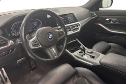 oranssi BMW 320 2021 kuva 8.