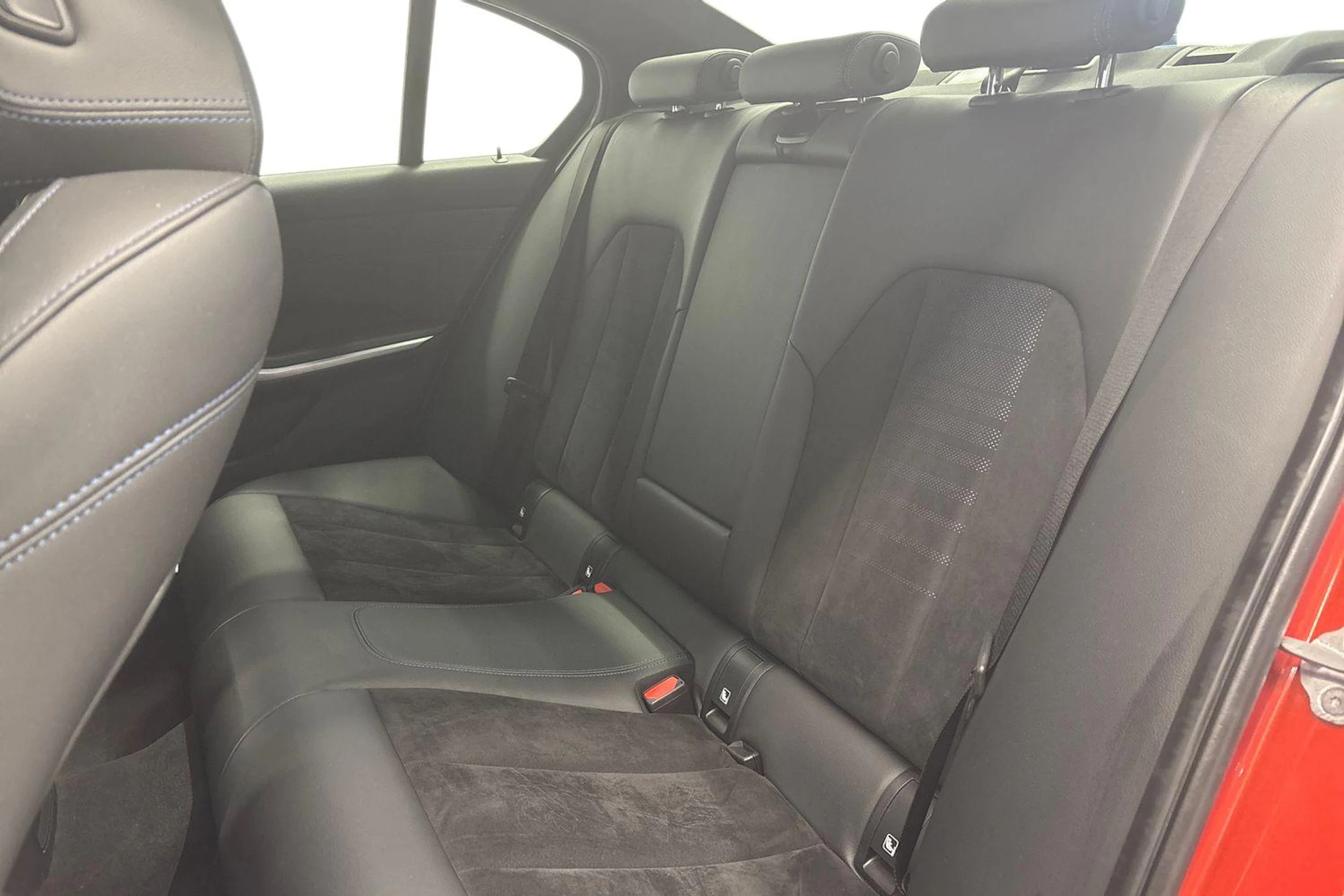 oranssi BMW 320 2021 kuva 11.