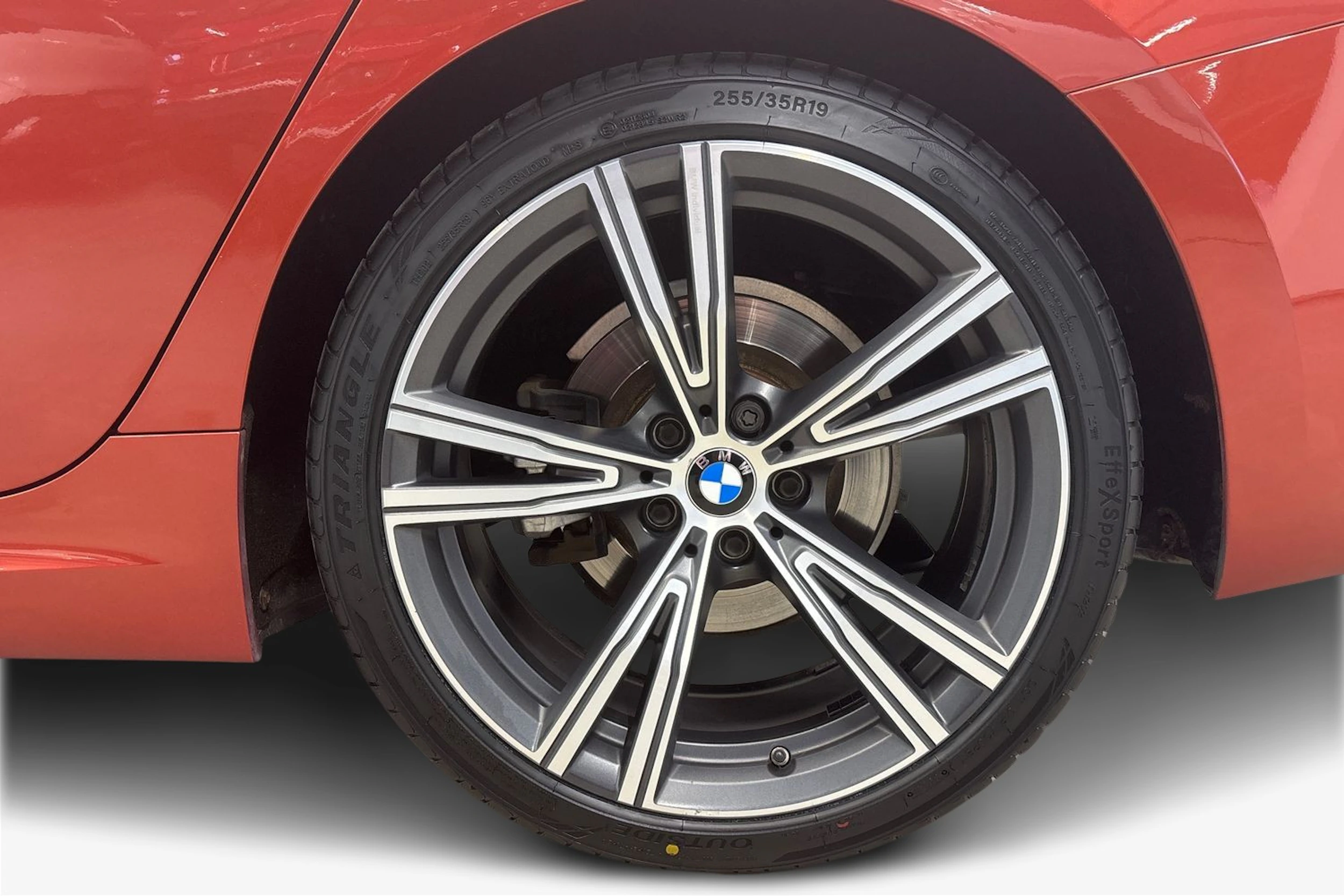 oranssi BMW 320 2021 kuva 12.