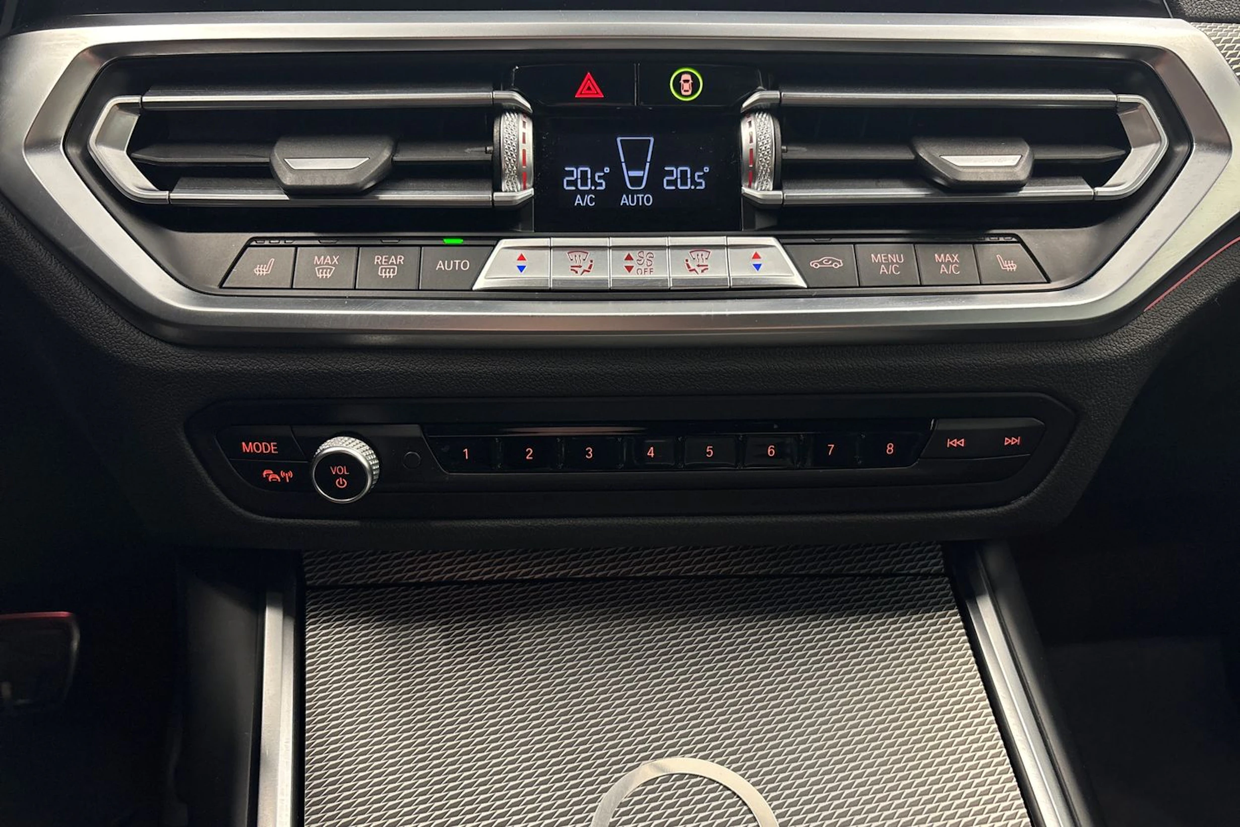 oranssi BMW 320 2021 kuva 20.