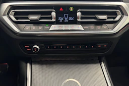 oranssi BMW 320 2021 kuva 20.