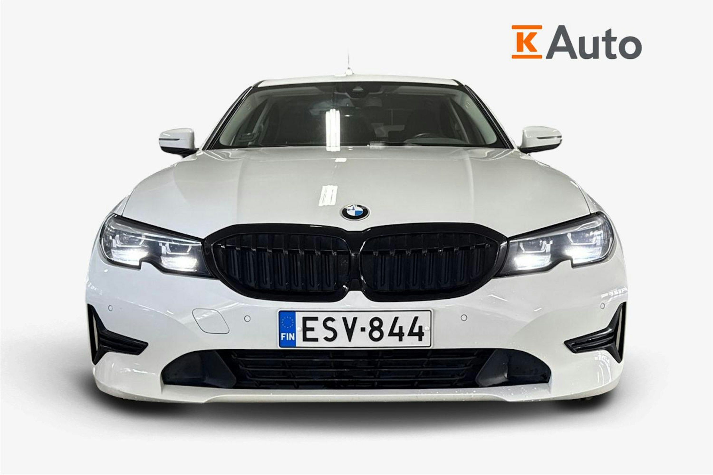 Valkoinen BMW 320 2021 kuva 5.
