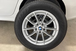 Valkoinen BMW 320 2021 kuva 14.